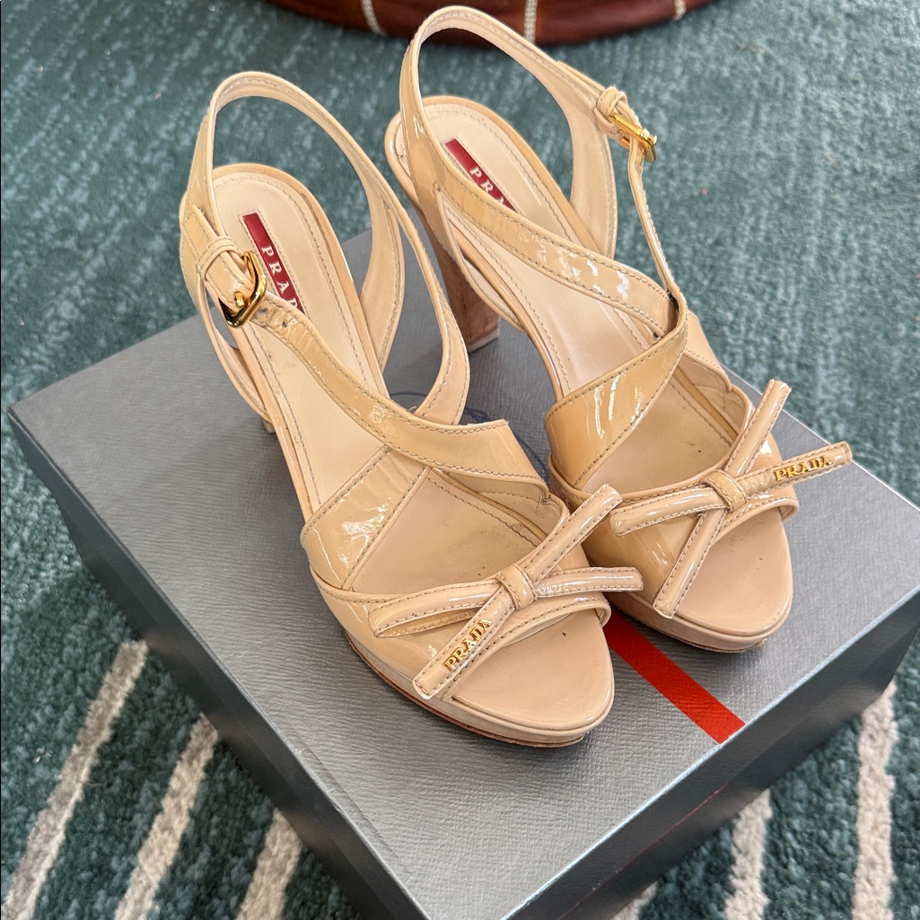 Prada Beige Patent Leather Heels With Bow